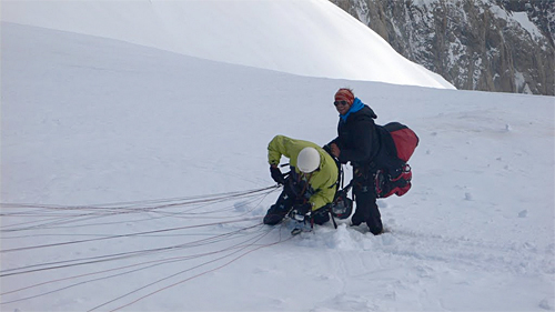 olivier-laugero-and-passenger-mt-blanc-summit Olivier Laugero and passenger land on the top of Mont Blanc