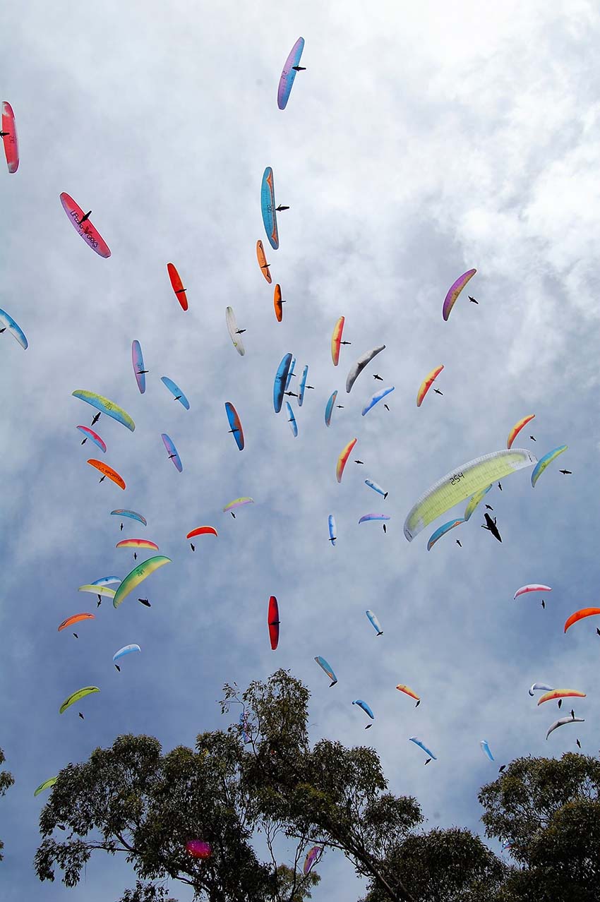 A crowded gaggle during the Paragliding World Cup in Australia, 2018