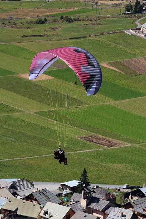Dudek's new tandem paraglider, the Orca 2 Dudek's new tandem paraglider, the Orca 2