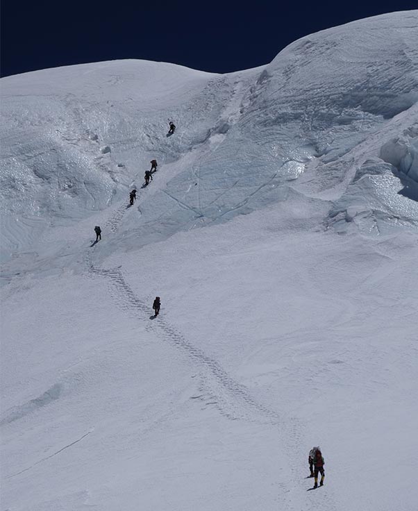 Climbing on Cho Oyu. Photo: Ken Hutt