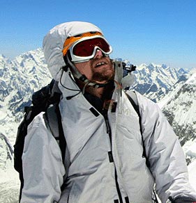 Paragliding Karakoram’s Gasherbrum I+II and Broad Peak