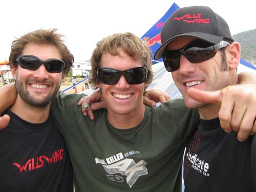 Wills Wing pilots (L-R) Jeff Shapiro, Dustin Martin, and Jeff O'Brien finish 2nd, 1st, and 3rd respectively at the 2009 Canoa Open, Ecuador. 