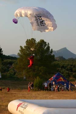 The eleventh El Yelmo paragliding festival has started