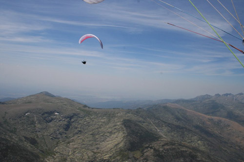 In flight above the Gredos. Photo: Thomas Puthod