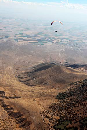 Mads airborne over the Turkish landscape. Photo: Olivier Laugero