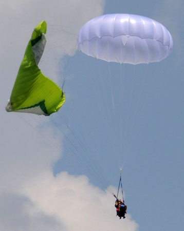Gin Yeti #50, lightweight rescue parachute for tandem paragliders