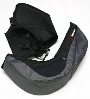 The minimalist Dudek Combo harness with its attachable 17cm foam back protector