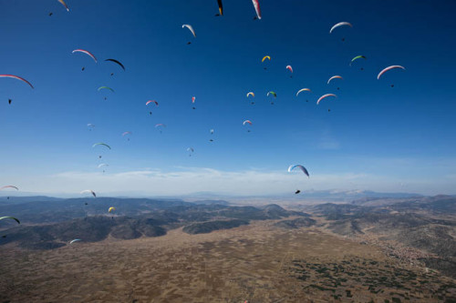 Paragliding in Turkey. Photo: Martin Scheel. www.azoom.com