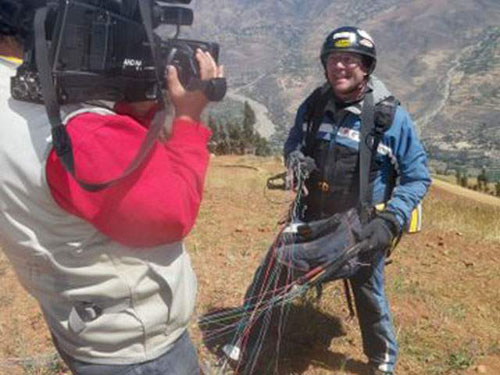 Xavier Murillo being interviewed by local TV prior to launching on 1 July 2011. Photo: www.rpp.com.pe
