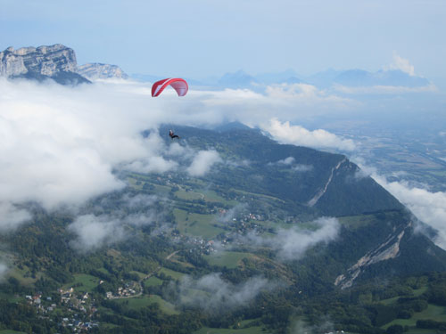 XCmag.com's webmaster Charlie King flying down from the Dent de Crolles. All photos: Ed Ewing