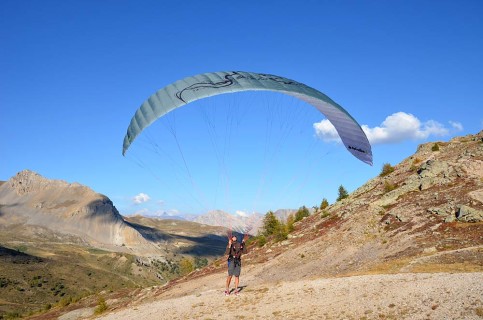 Little Cloud are releasing an updated version of their mini paraglider, the Spiruline, for 2012