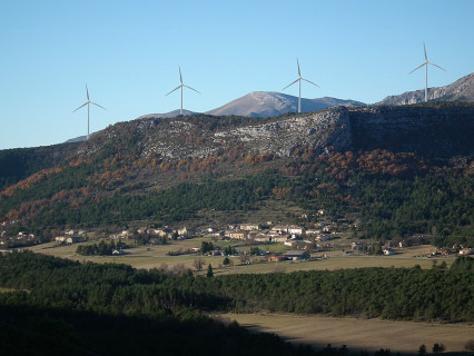 EDF want to build 10 to 20 wind turbines above the small village of Valderoure just along the ridge from the hang glidig and paragliding site of Col de Bleyne.