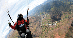 On board with Olivier Laugero as he climbs out from launch above the start of the Sacred Valley that leads to Machu Pichhu. Photo: Olivier Laugero