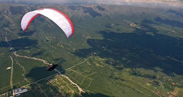 Flying near Villa de Merlo, about halfway down the 200km long cordillera. Photo: Felix Wölk
