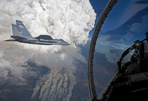 A fighter jet flying near a pyrocumulus cloud. Photo: James Haseltine / Oregon Air National Guard 