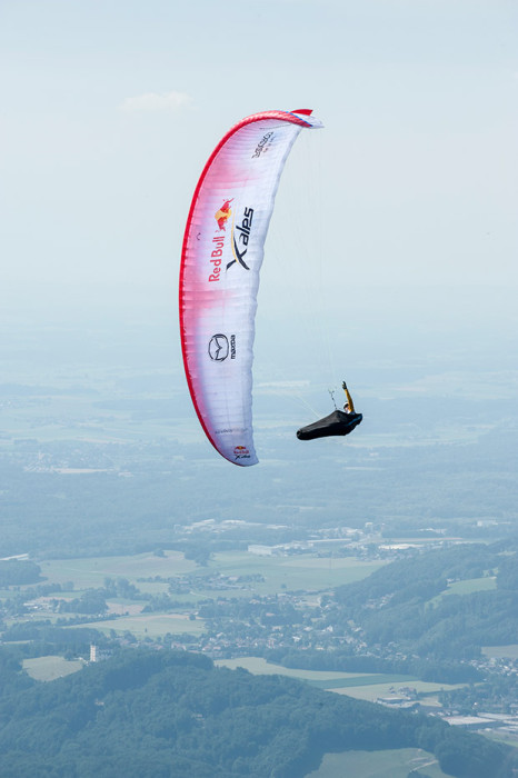 Chrigel Maurer and the Advance Omega X-Alps, 4 July 2015. Photo: Felix Woelk / Red Bull Content Pool
