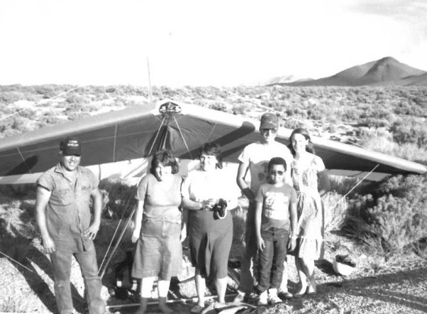 Larry Tudor with landing witnesses. Photo: FAI archive