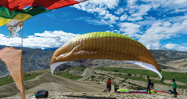 Paragliding in Mustang