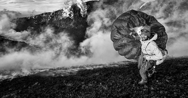 Paragliding Italian volcanoes. Photo: Felix Woelk