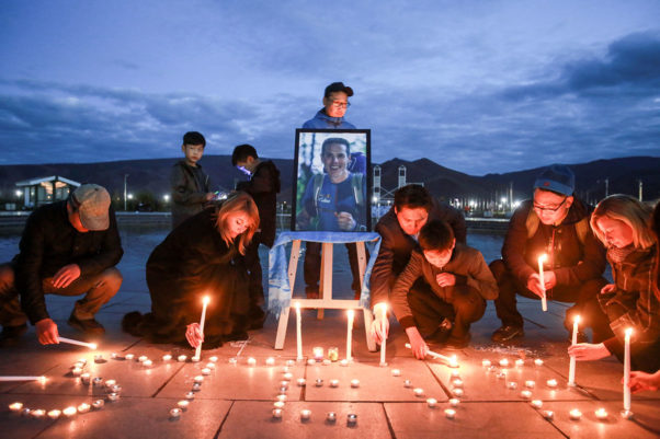 Paying tribute to Steve Nash in Ulaanbaatar, Sunday 18 September 2016. Photo: MPA/B.Byamba-Ochir