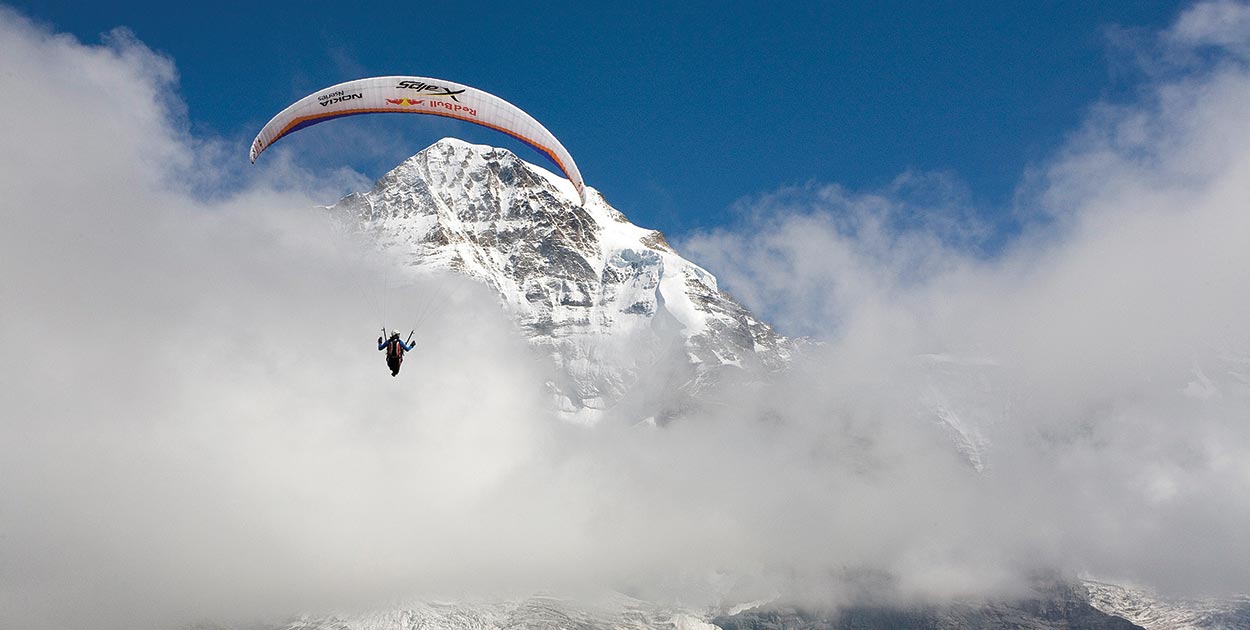 Hike and fly the Eiger with Paul Guschlbauer. Photo: Olivier lager / Red Bull Content Pool