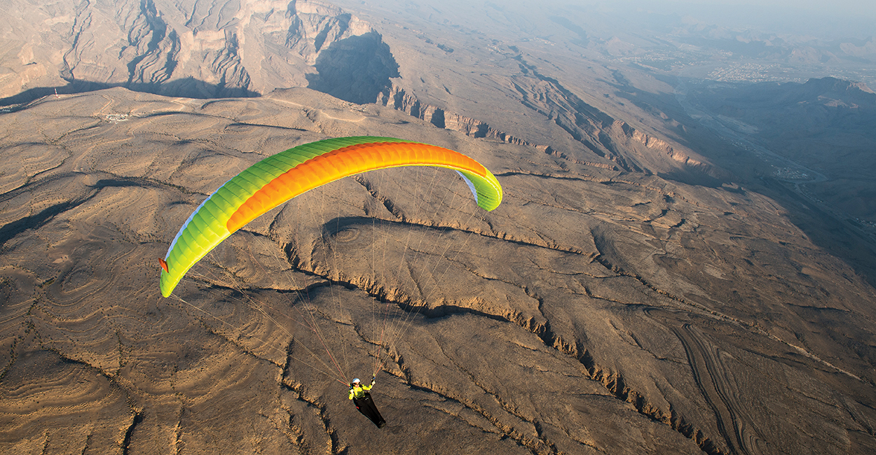 Paragliding in Oman. Photo: Felix Woelk