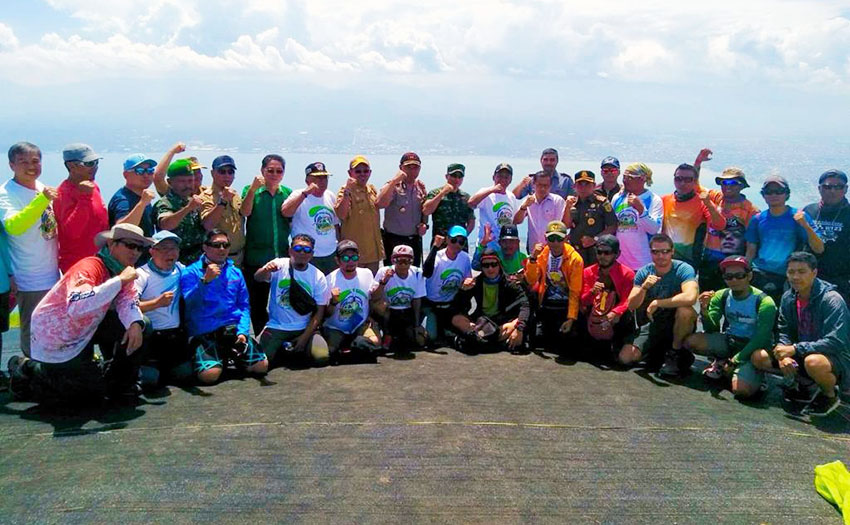 The 32 pilots who took part in the Palu Nomoni XC Competition. Photo: Yoshi Pasha