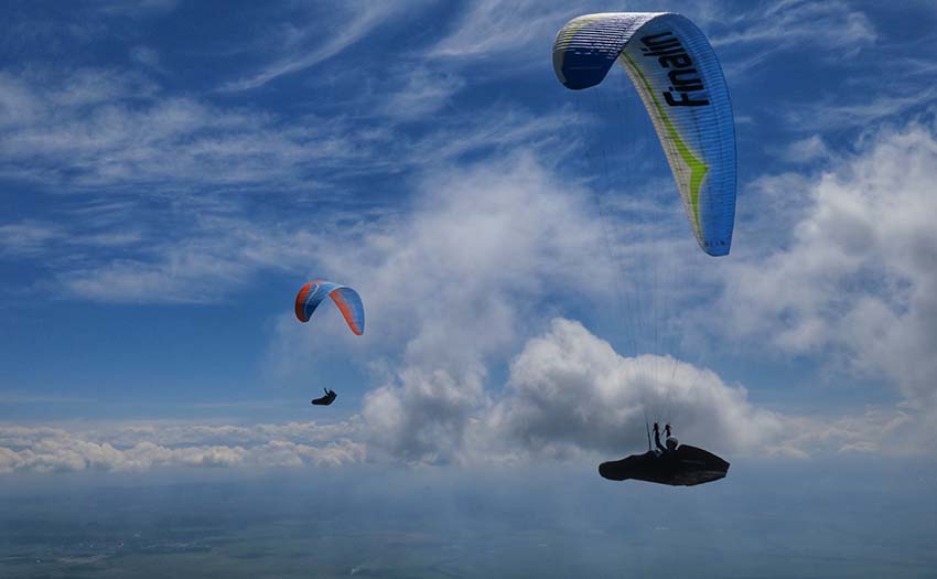On glide during a competition. Photo: Xevi Bonet