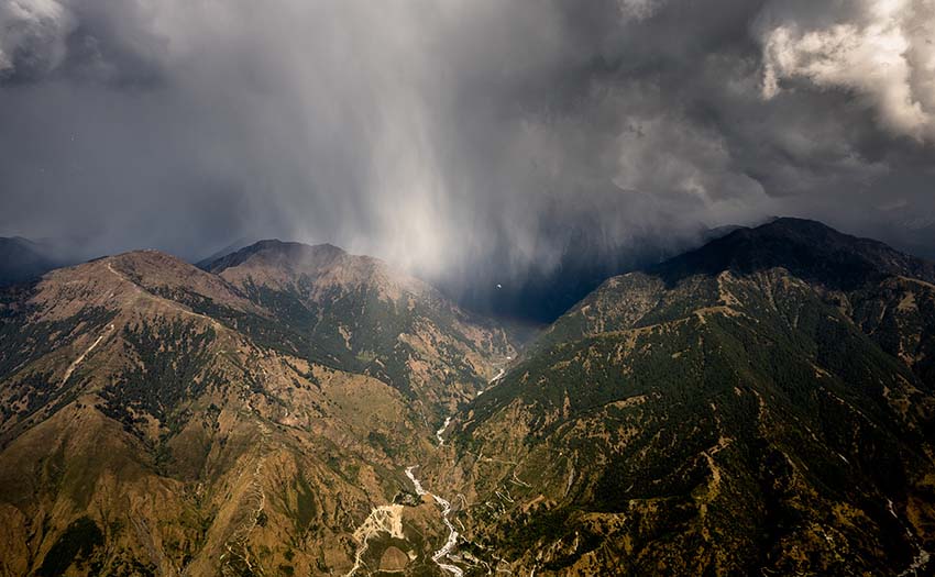 Rain on course in Billing, India. Photo: Kieran Campbell