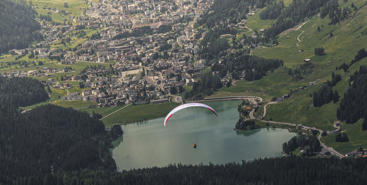 Red Bull X-Alps 2019 Chrigel Maurer approaches Davos