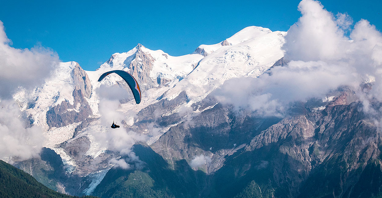 Paragliding Tour du Mont Blanc. Photo: Stephan Morgenthaler