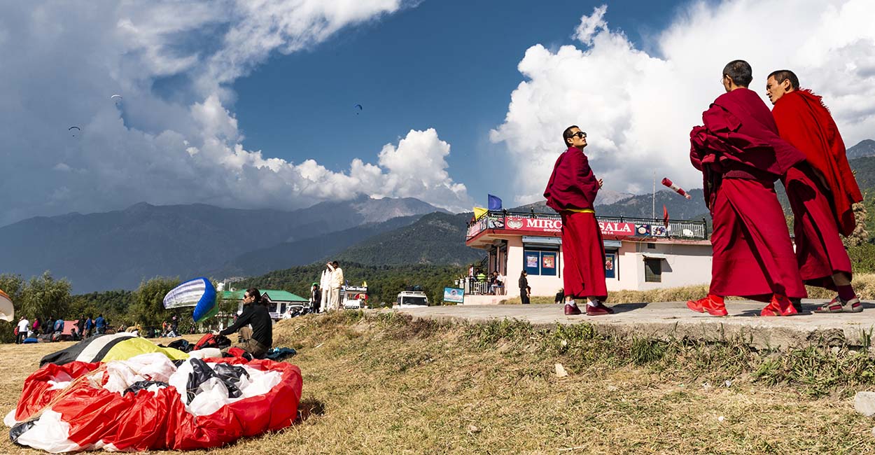 The landing field in Bir with Buddhist monks. Photo: Jerome Maupoint