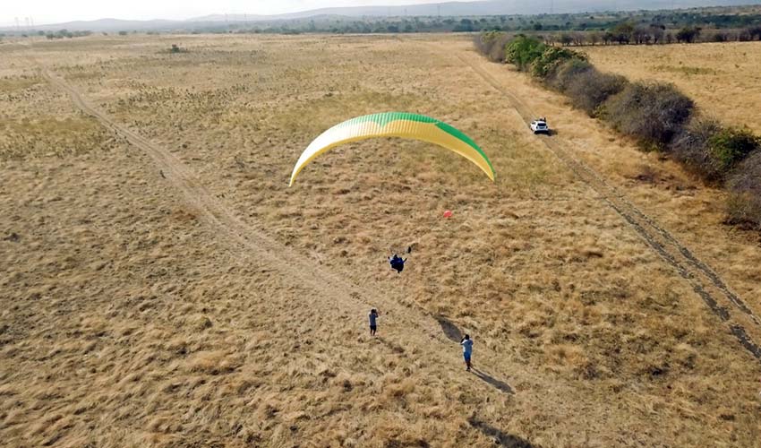 Launching from tow at Tacima. Photo: Rafael Saladini