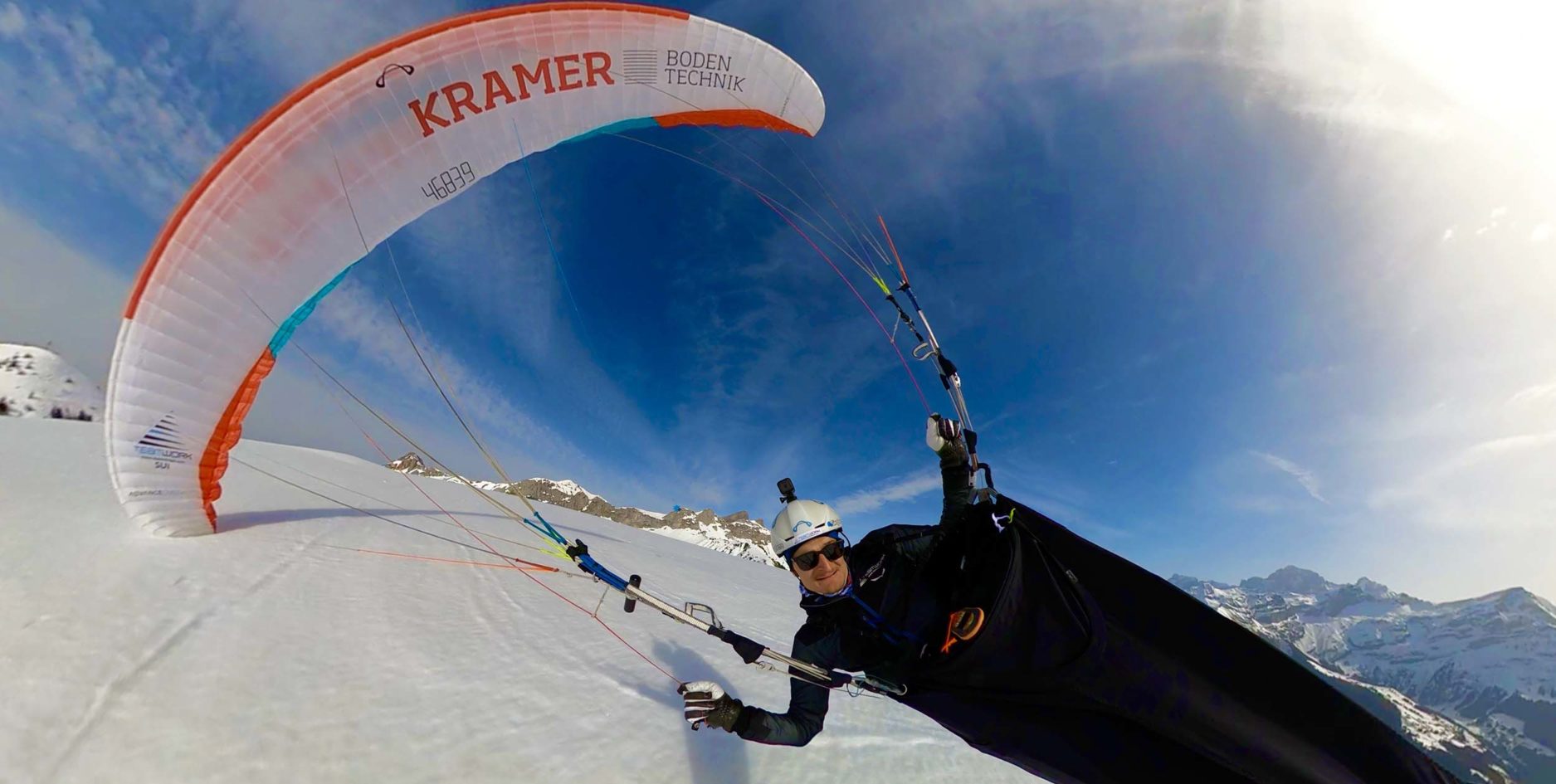 How-to-take-paragliding-selfies-2