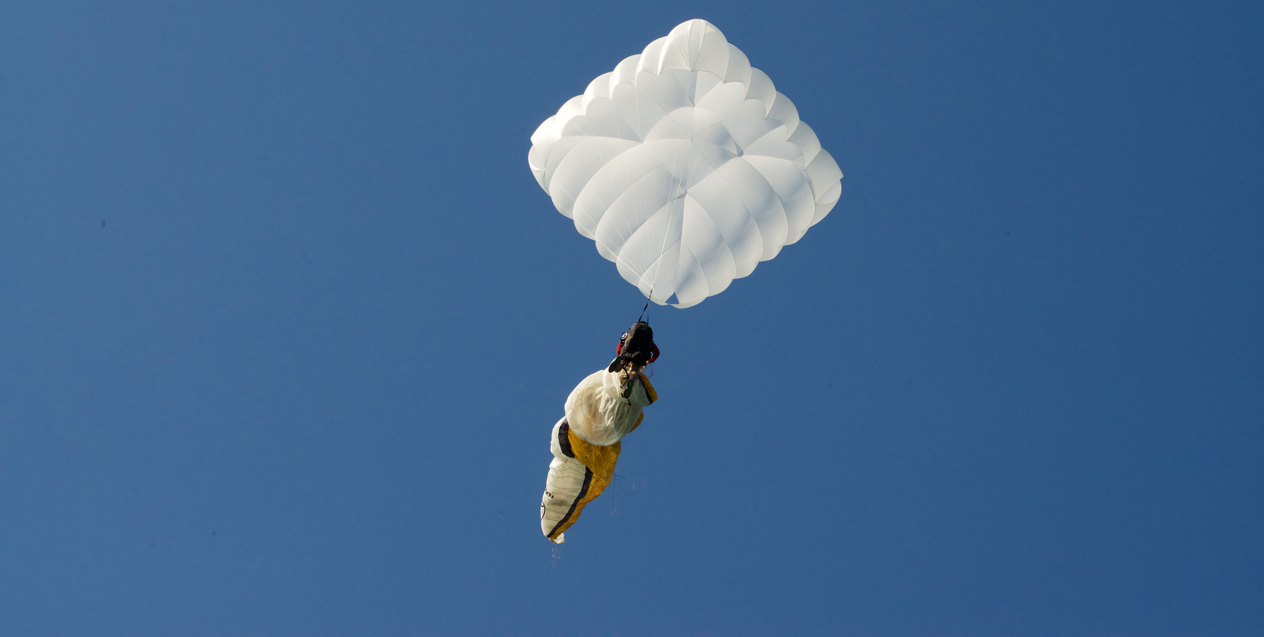 How-to-choose-a-paraglider-reserve-parachute-2500