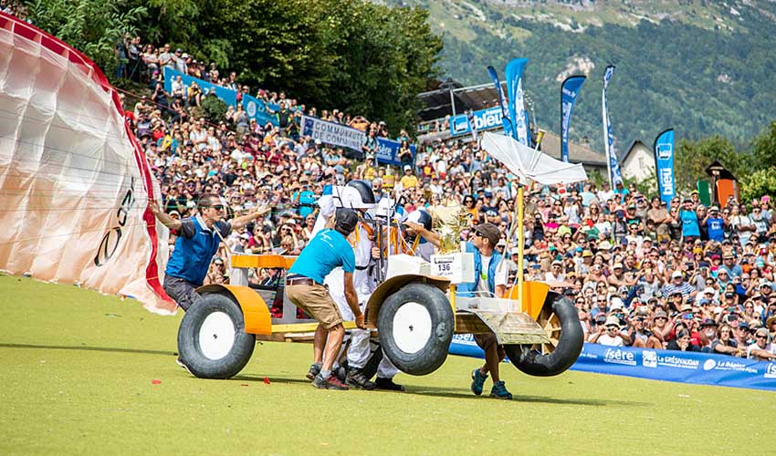 Paragliding fancy dress at the Coupe Icare