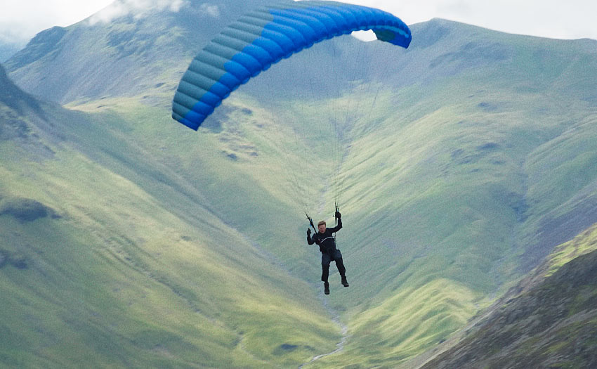 Tom Cruise Speedflying