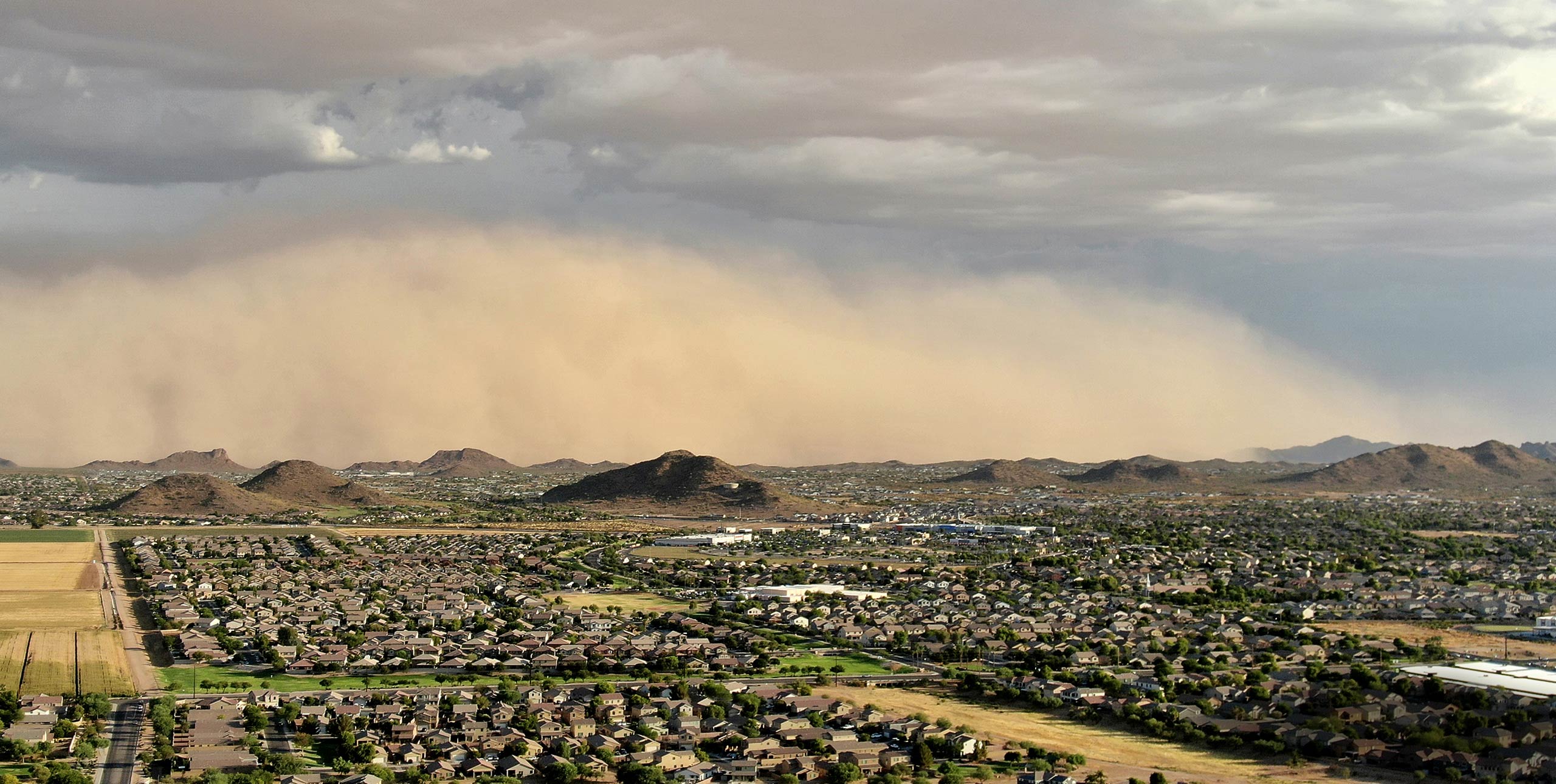 A haboob – a dust-laden gust front – in Tucson, Arizona Photo: Christopher Harris