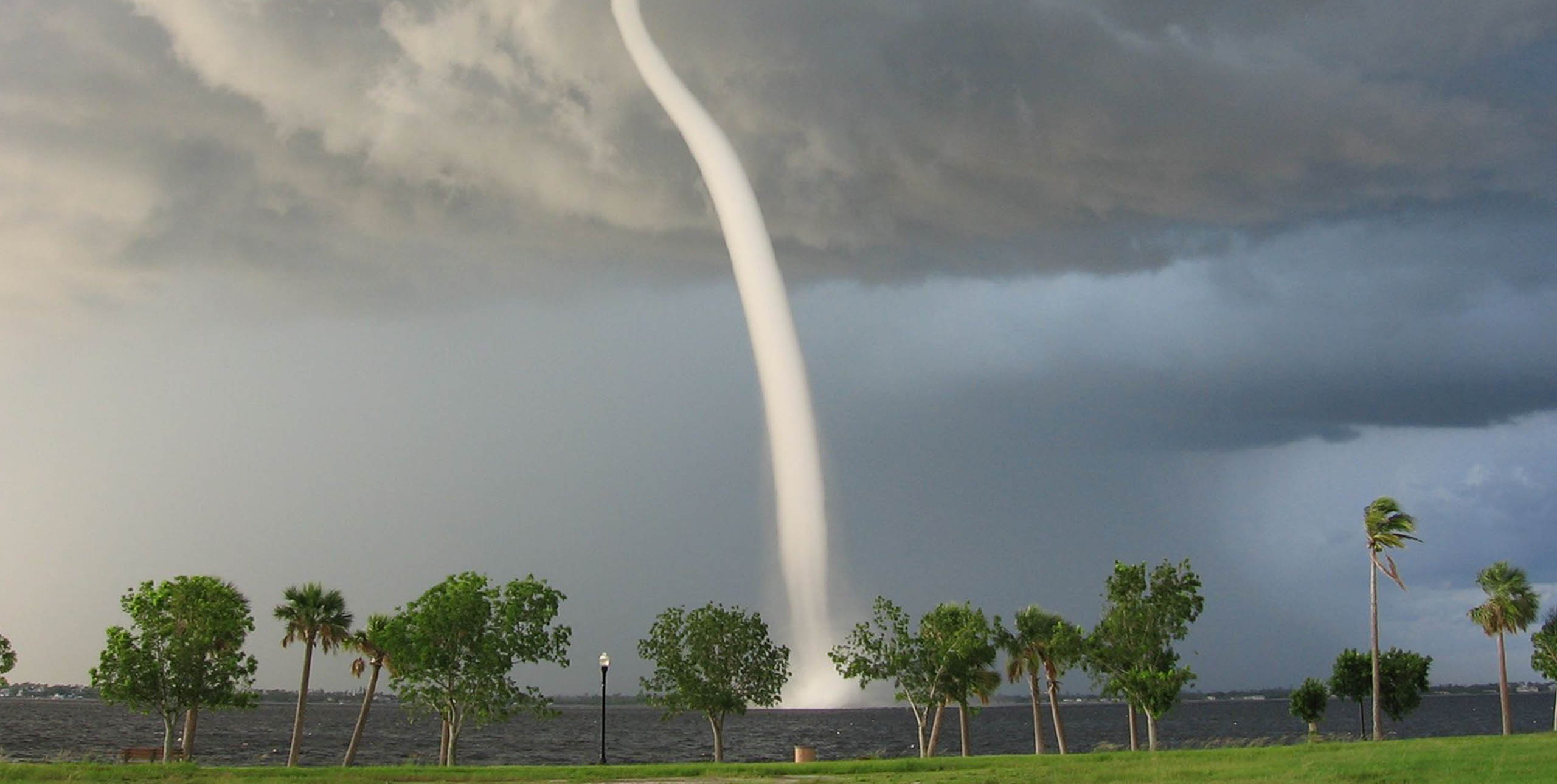 A tornadic waterspout at Punta Gorda, Florida. Photo: Wikipedia / Public Domain
