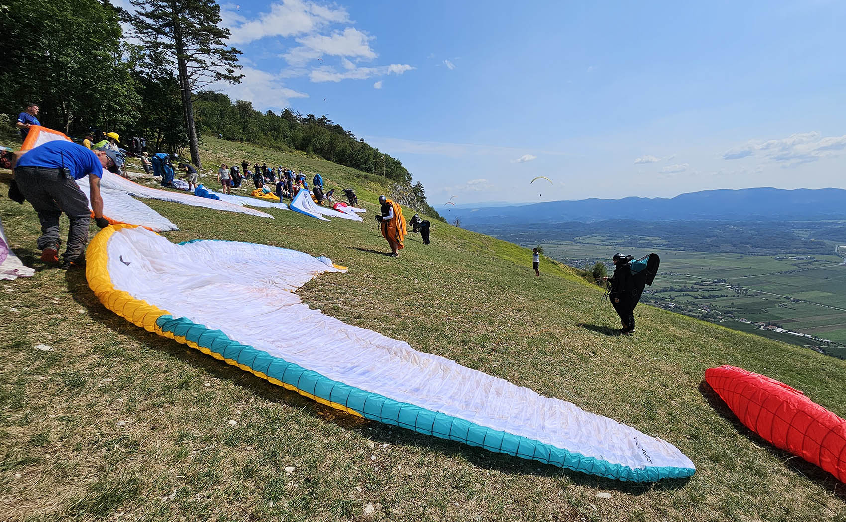 Take off at the FAI Junior Paragliding World Championships. Photo: FAI