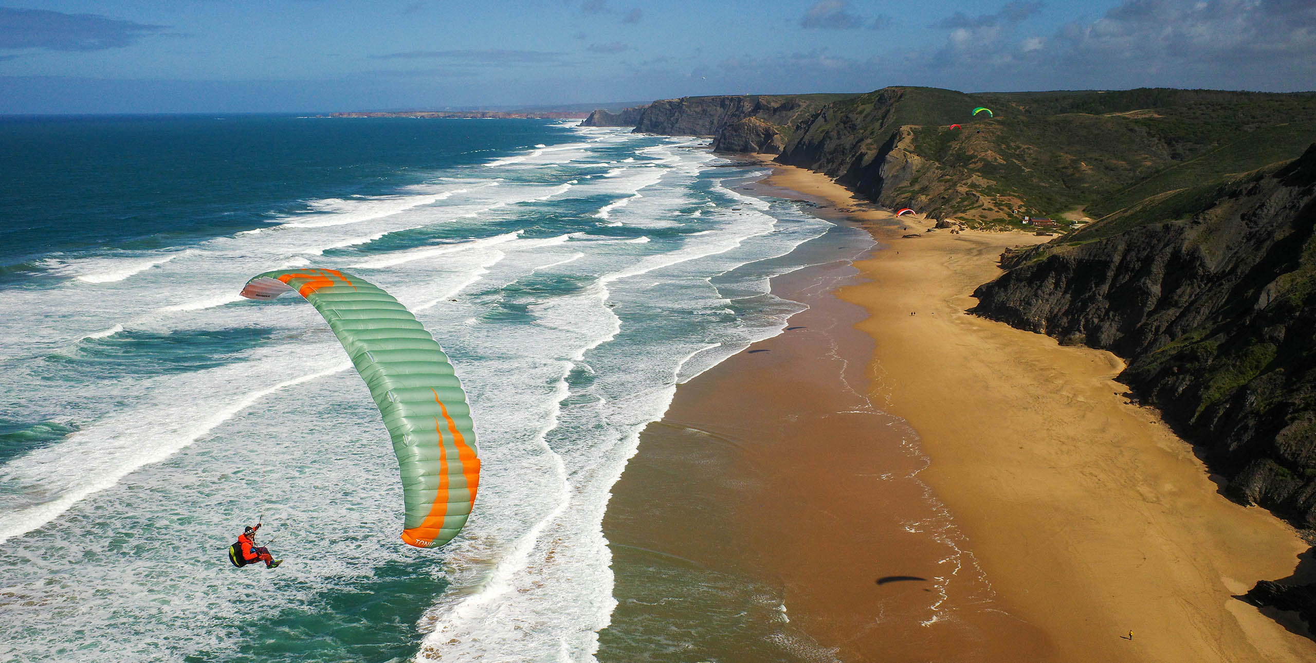 Paragliding in Praia da Cordoama Portugal