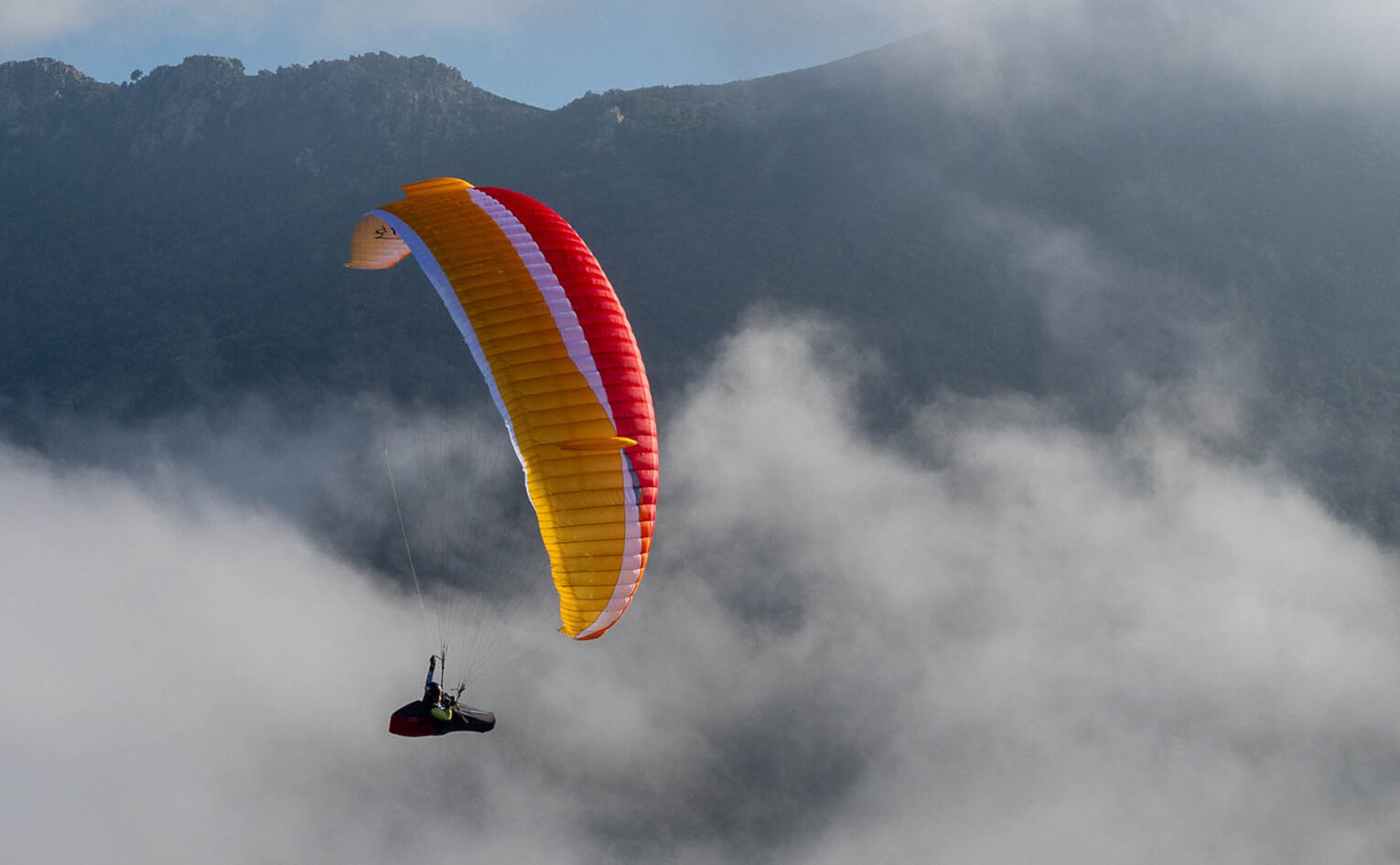 Paraglider thermalling