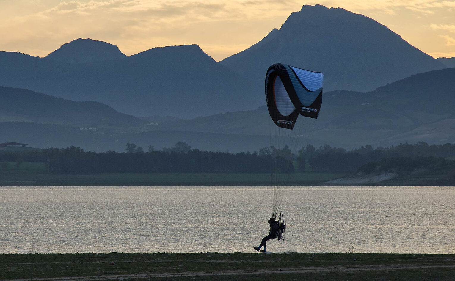 Paramotor foot-dragging