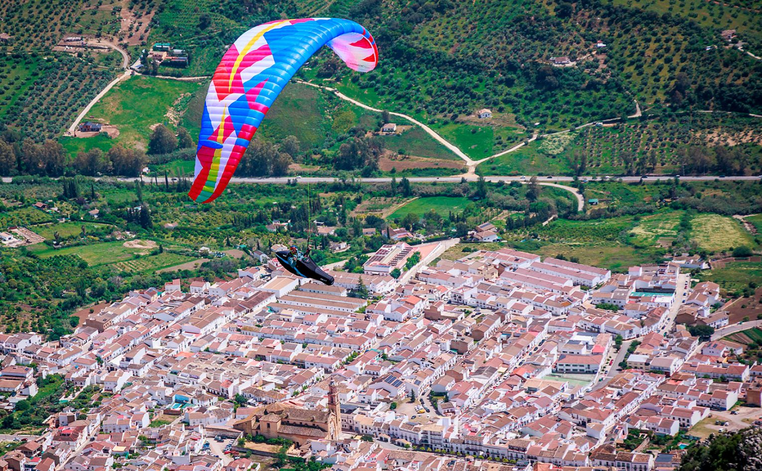Bruce Goldsmith flying the Breeze, a high-arc design
