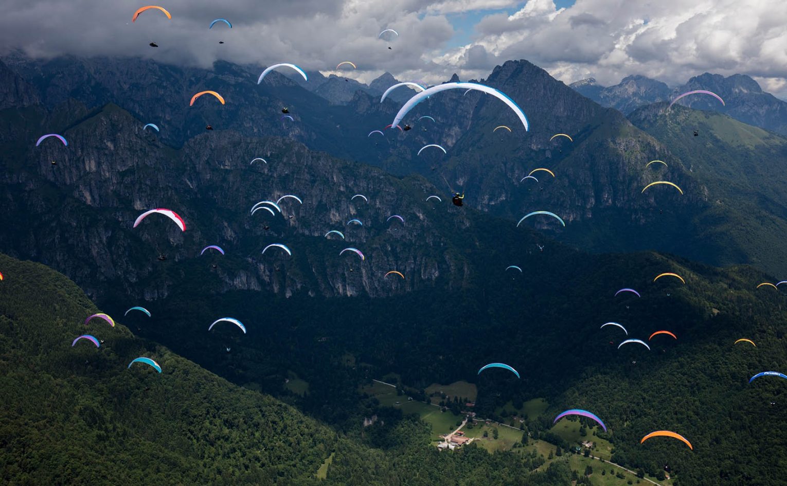 Paragliding World Cup, Feltre. Photo: Martin Scheel