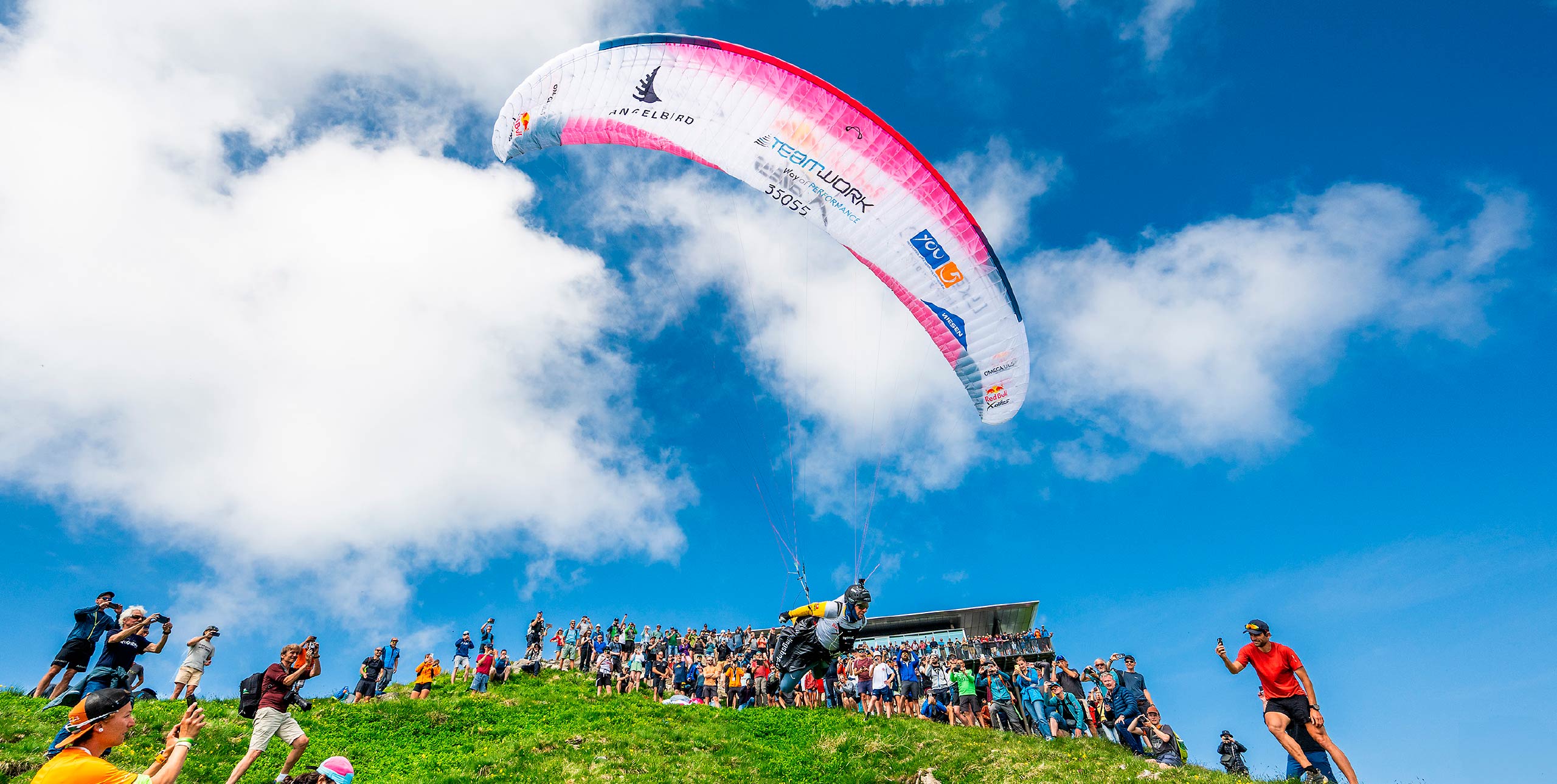Chirgel Maurer launches from the Niessen