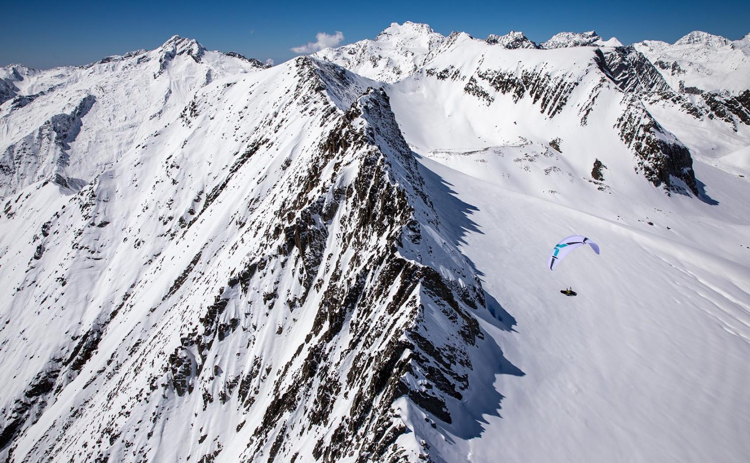Paragliding in Bir, India. Photo: Jorge Atramiz