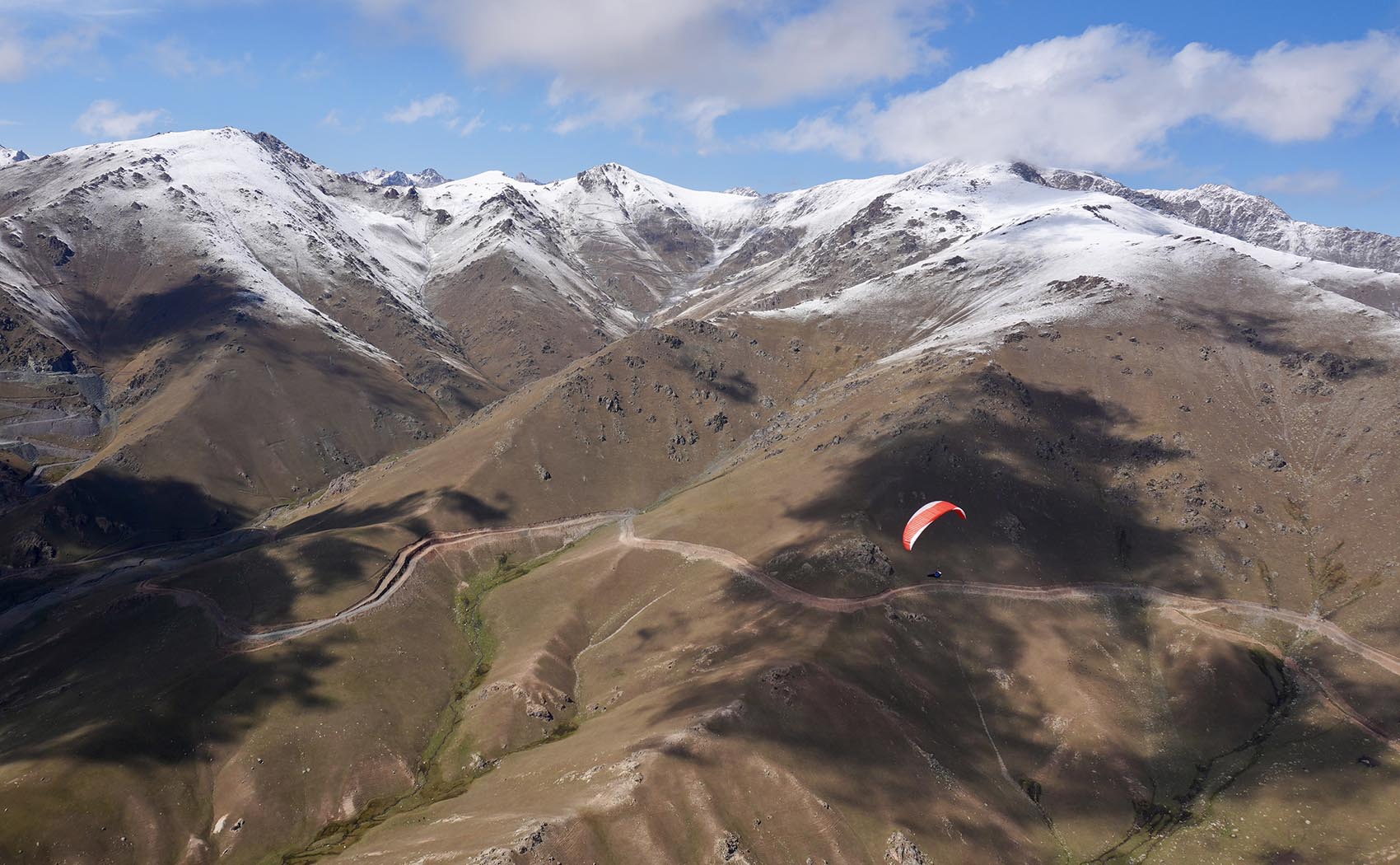 Paragliding in Kyrgyzstan. Photo: Fly With Andy