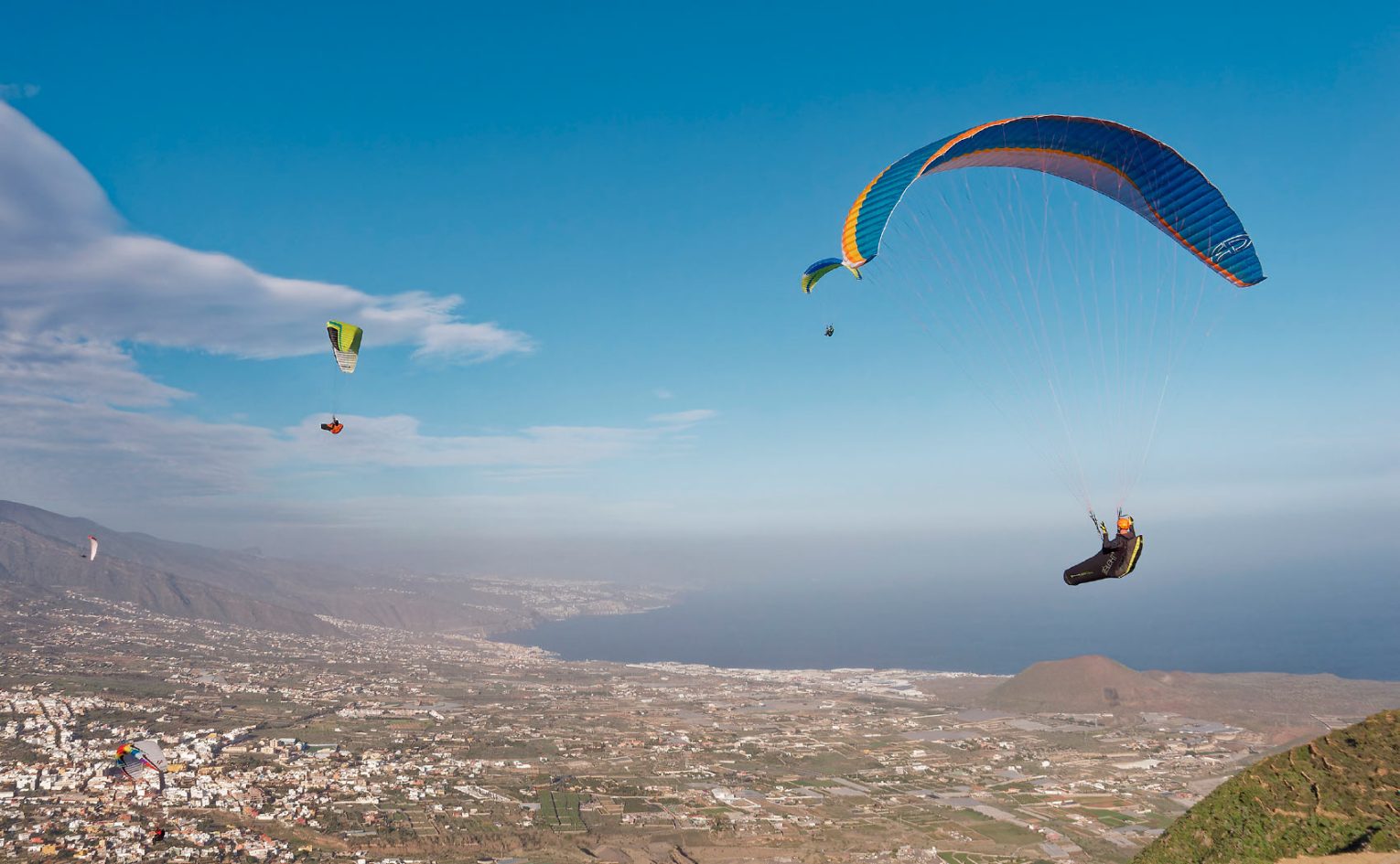 Paragliding in winter in Tenerife. Photo: Erwin Voogt