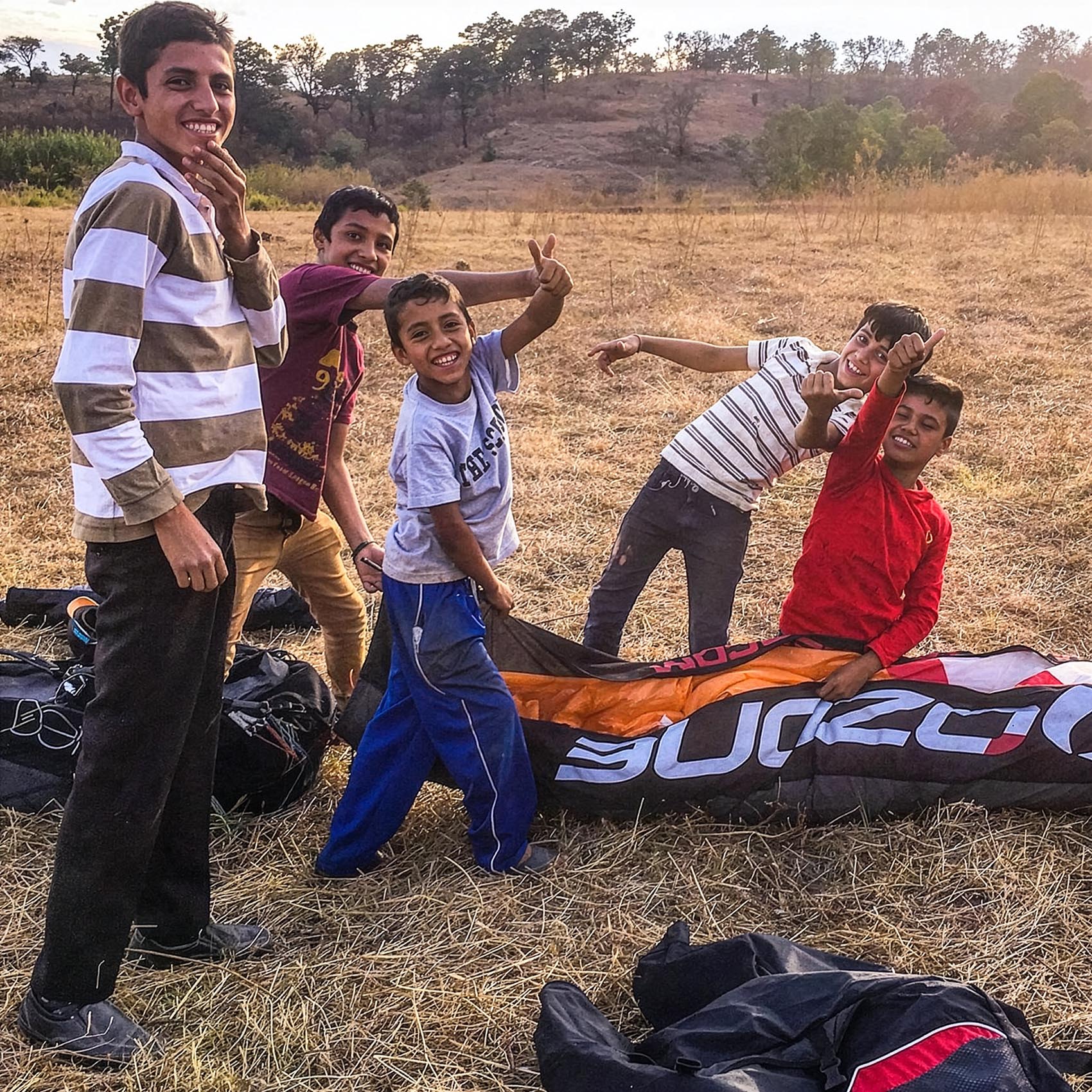 Kids from Valle de Bravo in the landing field packing paragliders. Photo: Fabian Gremion